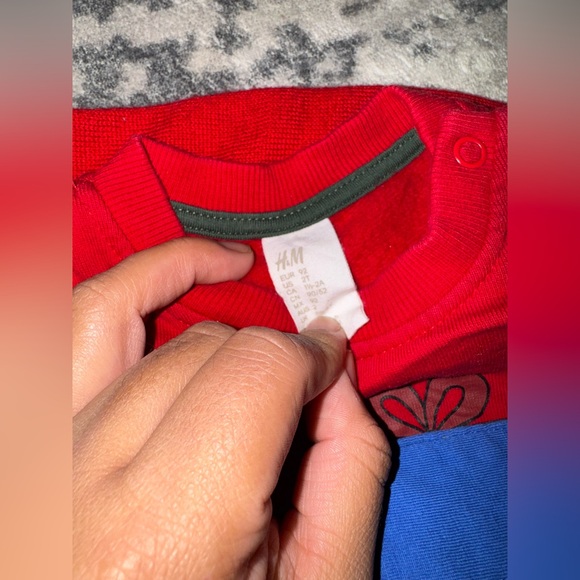 Two toddler Christmas sweaters - Picture 4 of 6